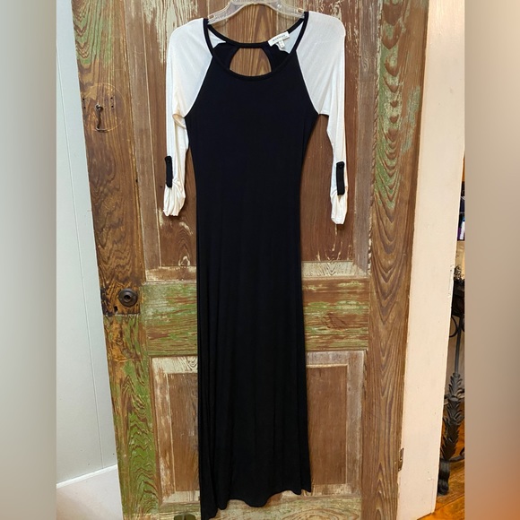 Black and off-white Key-Hole Tab Sleeve Knit Maxi - Picture 1 of 4